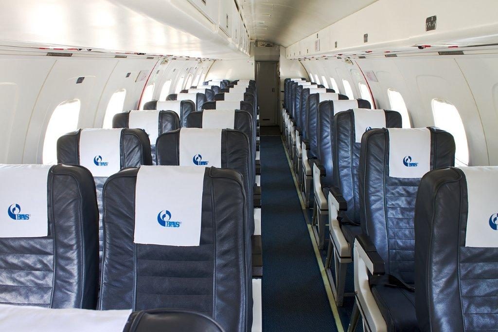 Az Embraer 120 ER utastere – bőrülések BASe fejtámlákkal
